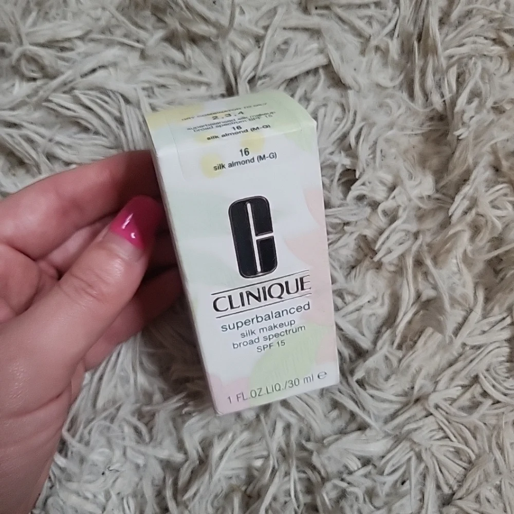 Clinique Superbalanced Makeup Silk Almond 16 Foundation SPF 15 Size 1 fl oz ✨️💫